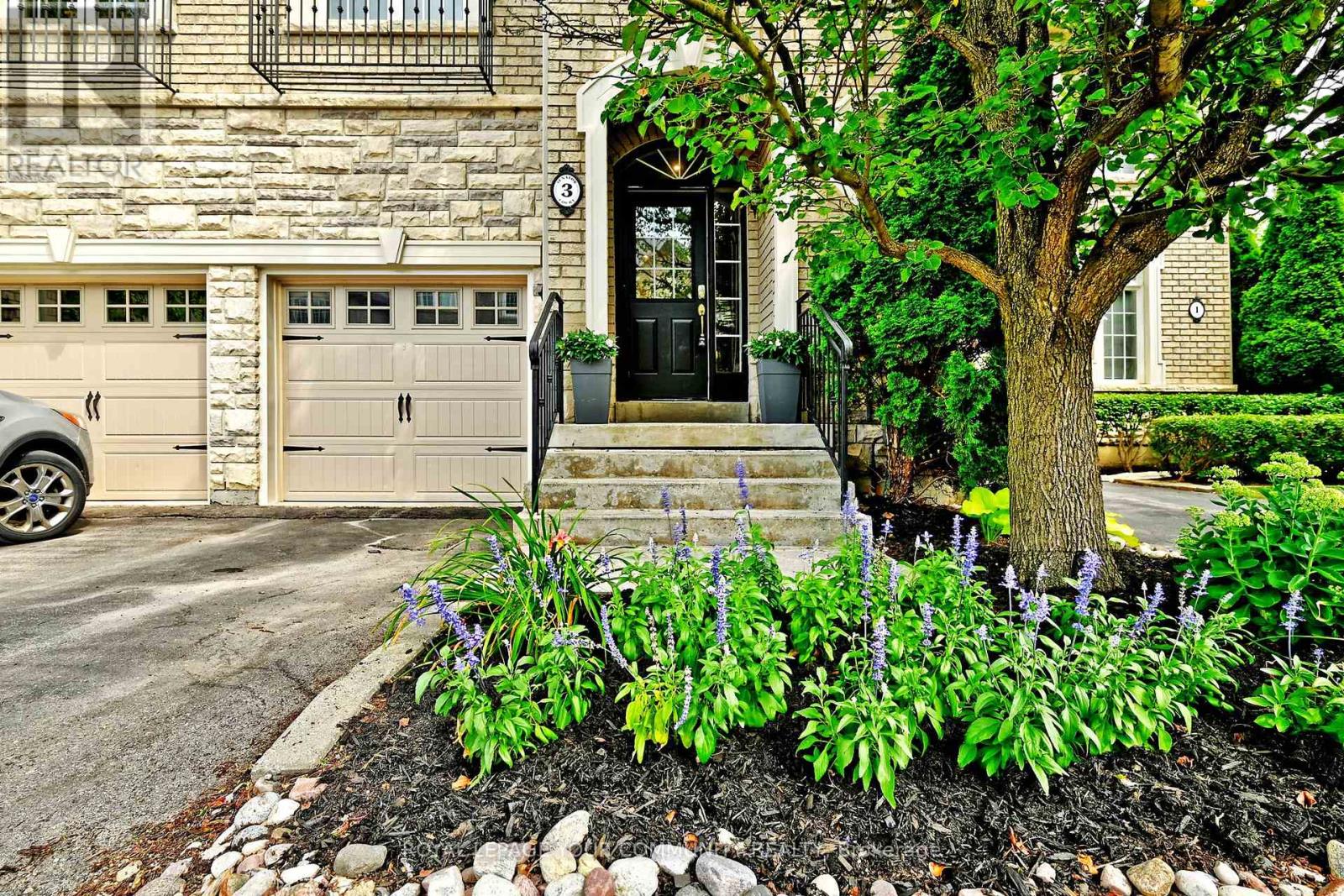 Property at 18 - 3 SENATOR COURT image 2