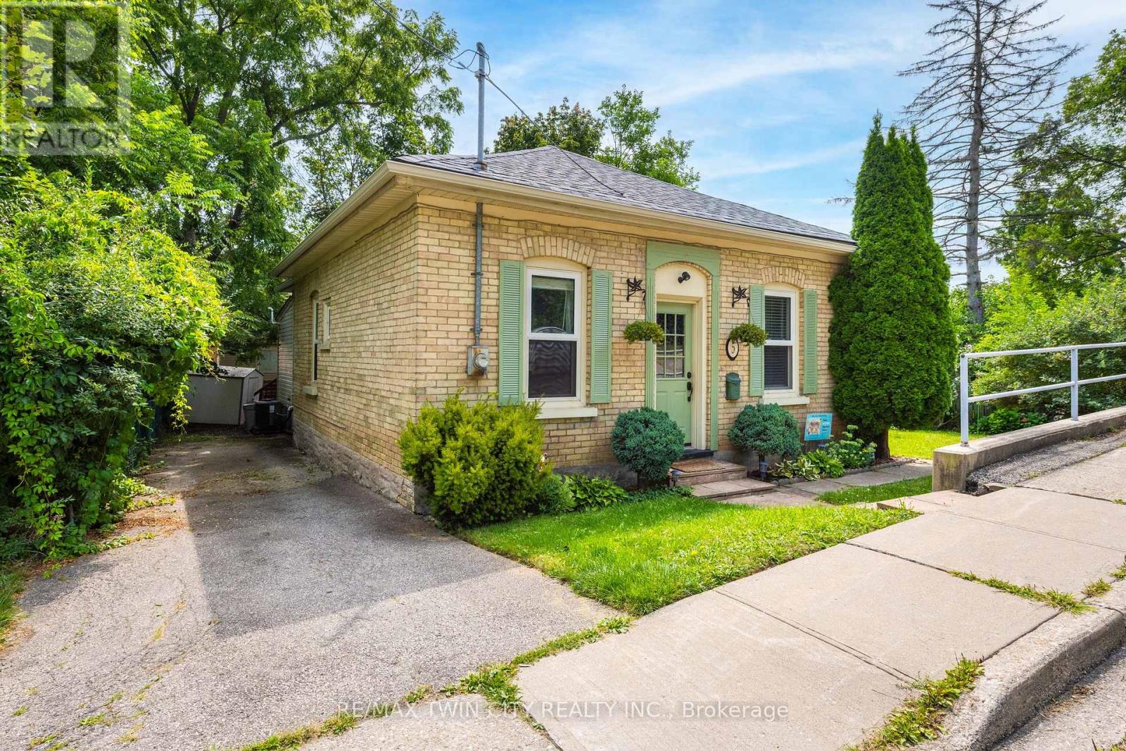 Property at 5 METCALFE STREET image 1