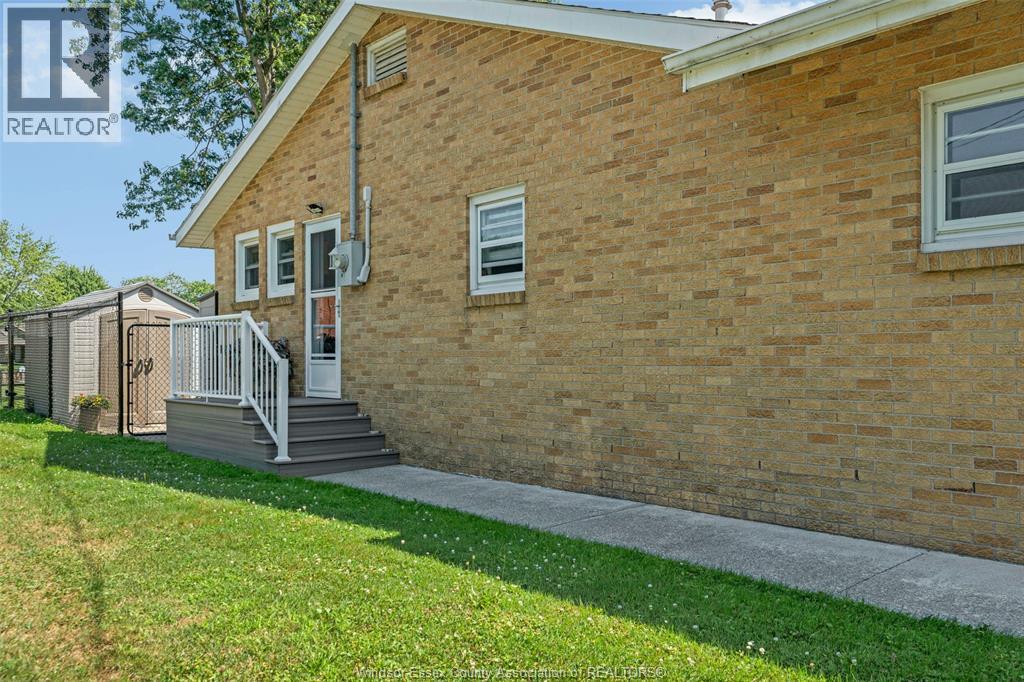 Property at 341 W BELLE RIVER ROAD image 4