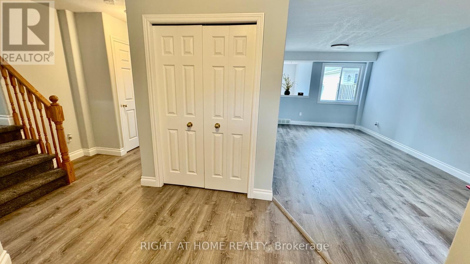 Property at 19 WINDFLOWER DRIVE image 3