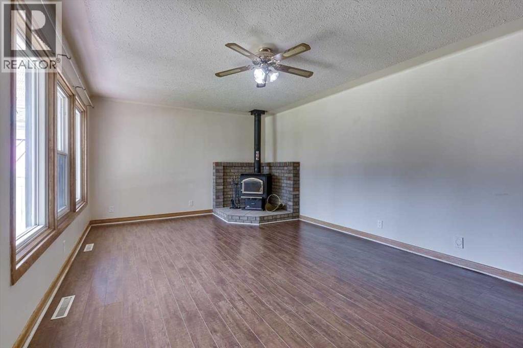 Property at 4018 47 Street image 5