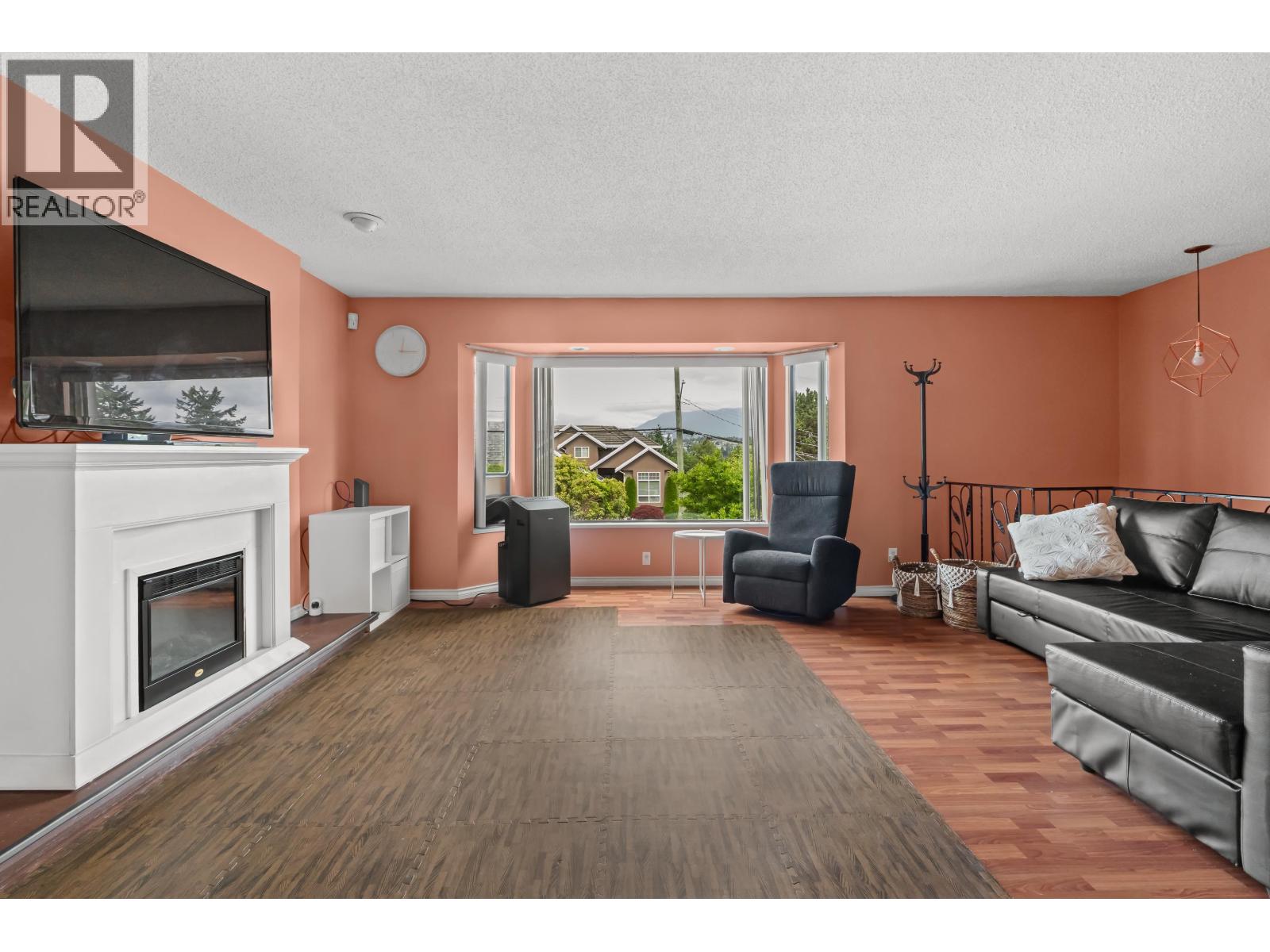 Property at 5540 LAUREL STREET image 4