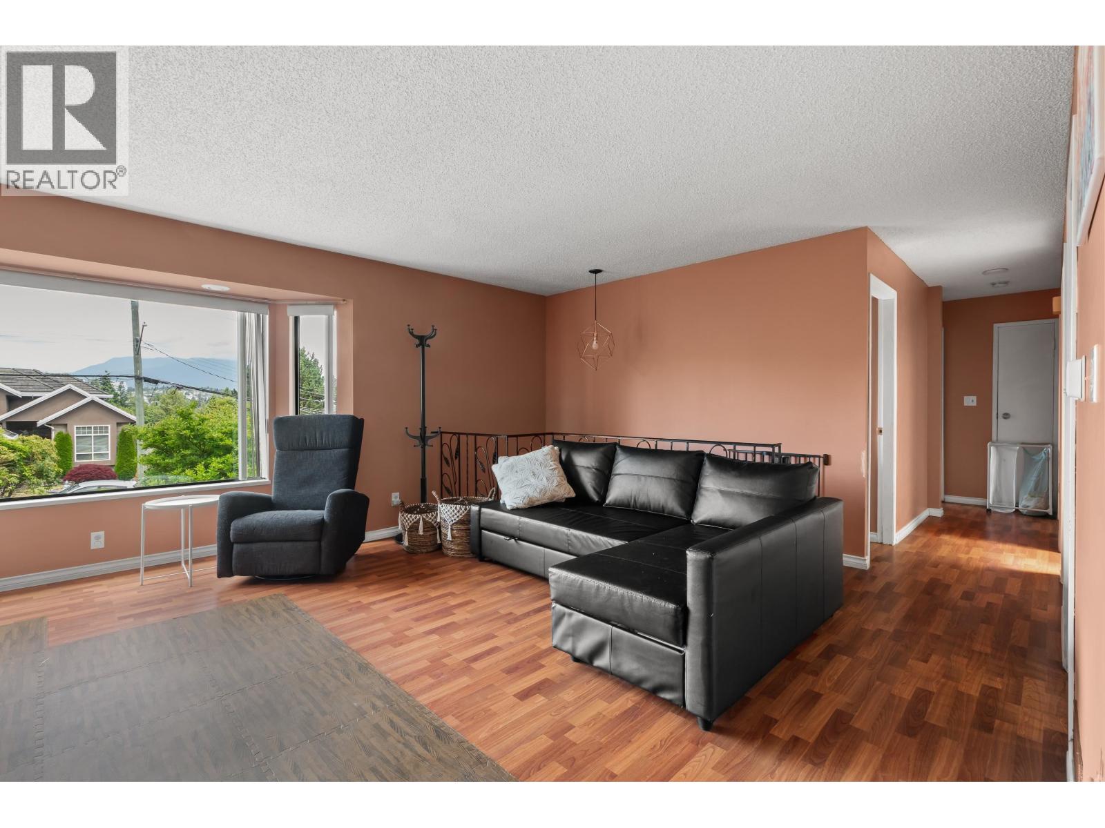 Property at 5540 LAUREL STREET image 5