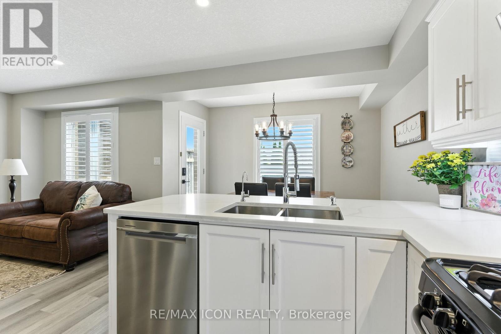 297 Vincent Drive, North Dumfries, Ontario  N0B 1E0 - Photo 11 - X12345125