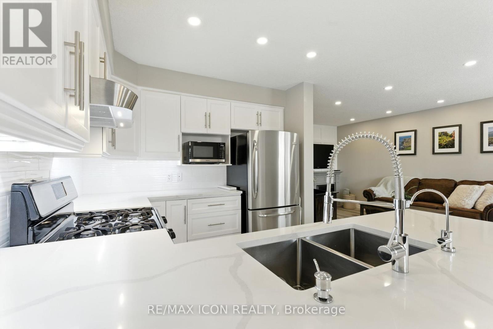 297 Vincent Drive, North Dumfries, Ontario  N0B 1E0 - Photo 12 - X12345125