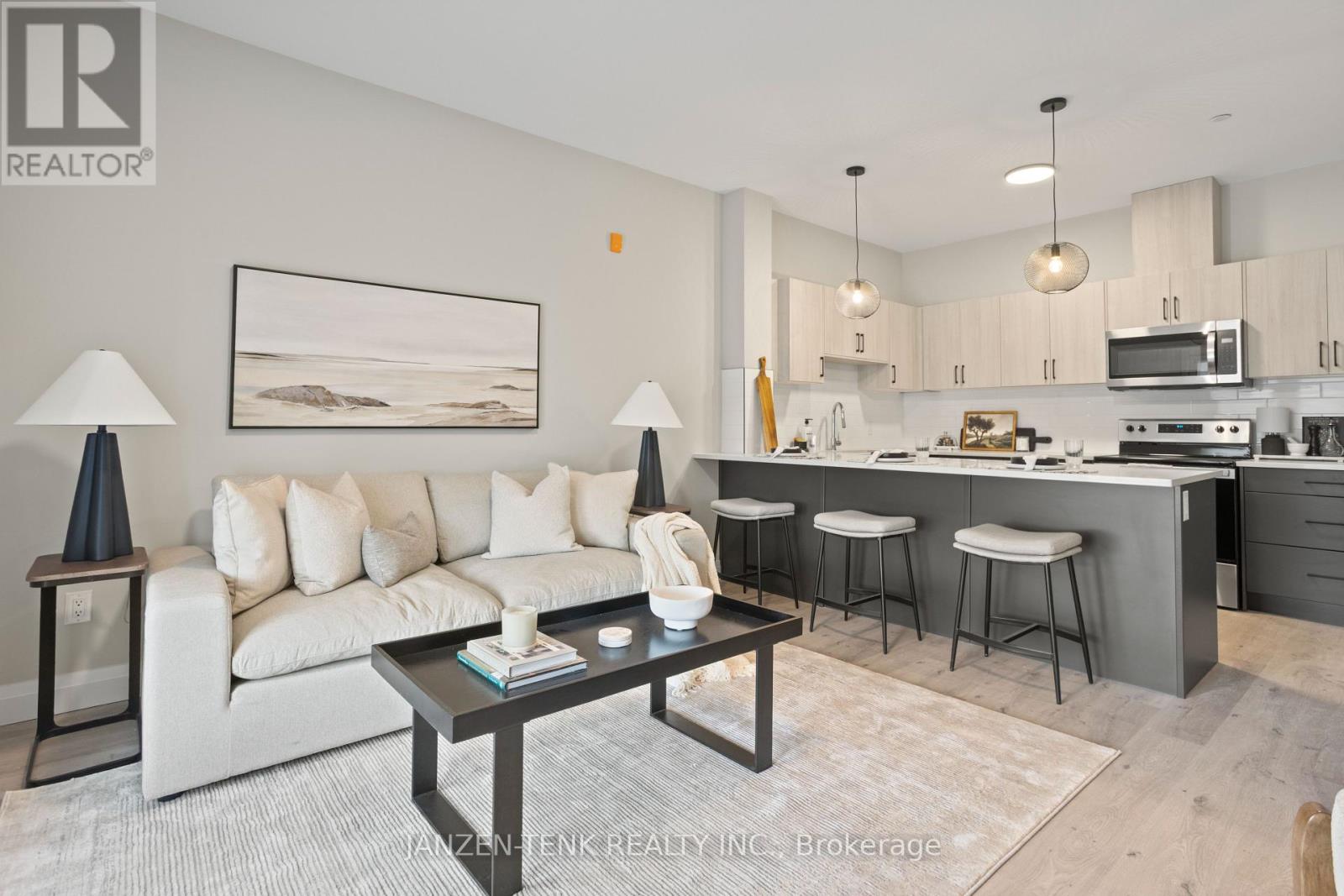 102 - 33318 Richmond Street E, Lucan Biddulph, Ontario  N5X 3Z8 - Photo 6 - X12279547