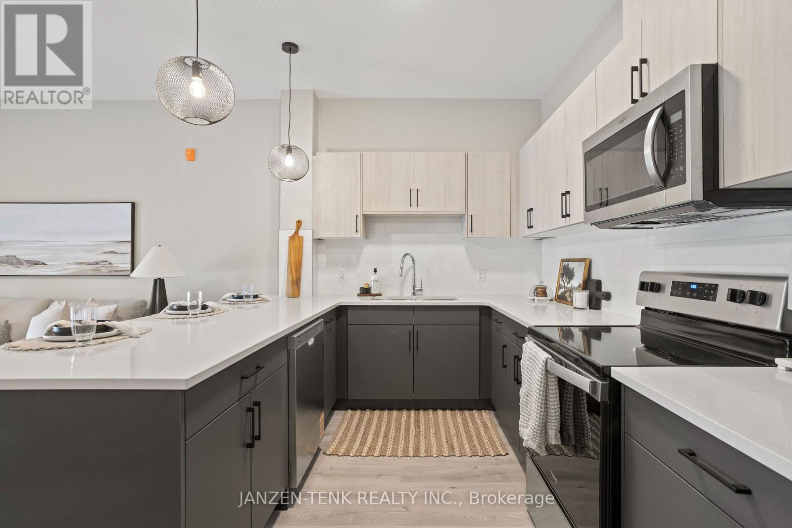 102 - 33318 Richmond Street E, Lucan Biddulph, Ontario  N5X 3Z8 - Photo 4 - X12279547