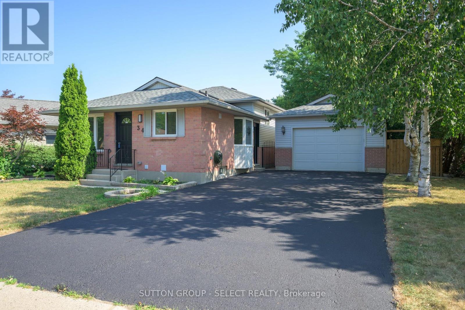 34 RIPLEY ROAD, London East, Ontario