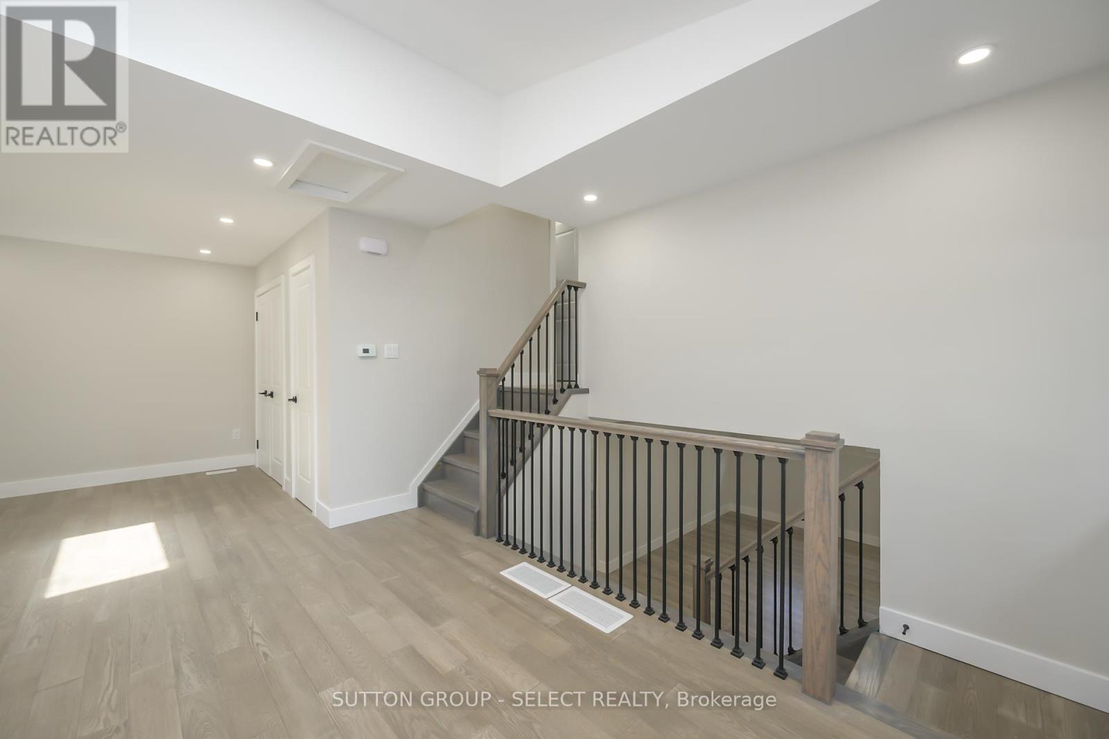 34 Ripley Road, London East, Ontario  N5V 3V1 - Photo 12 - X12338872