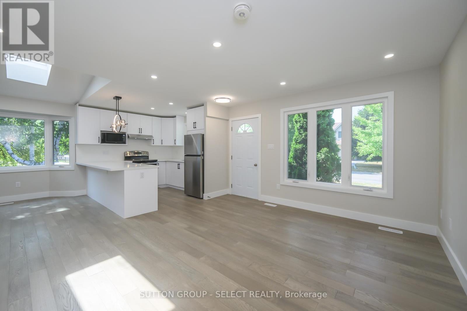 34 Ripley Road, London East, Ontario  N5V 3V1 - Photo 3 - X12338872