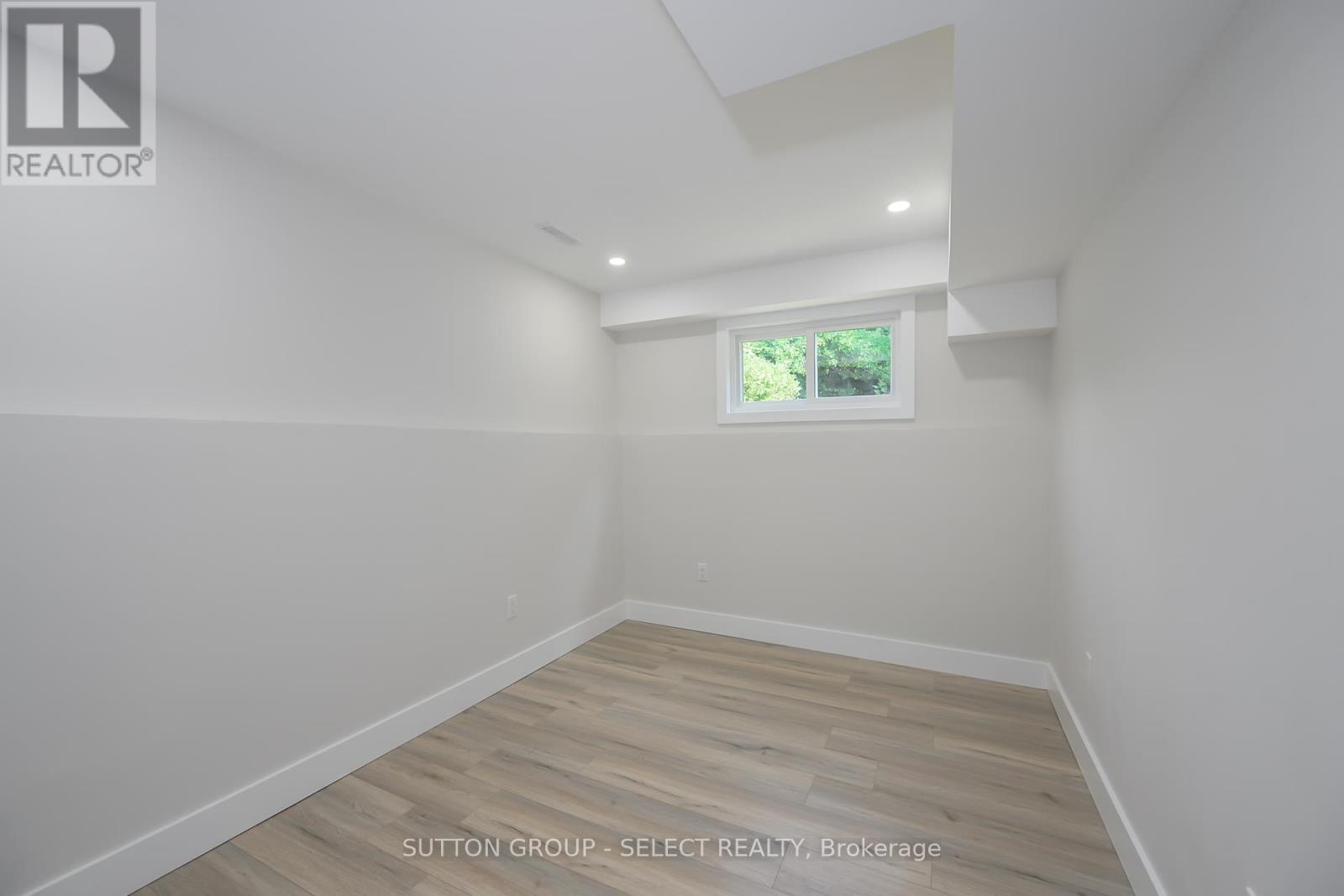 34 Ripley Road, London East, Ontario  N5V 3V1 - Photo 33 - X12338872