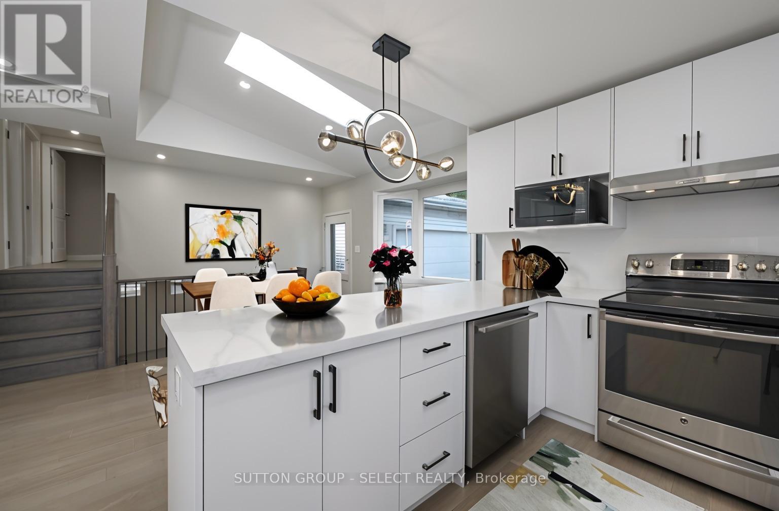 34 Ripley Road, London East, Ontario  N5V 3V1 - Photo 8 - X12338872