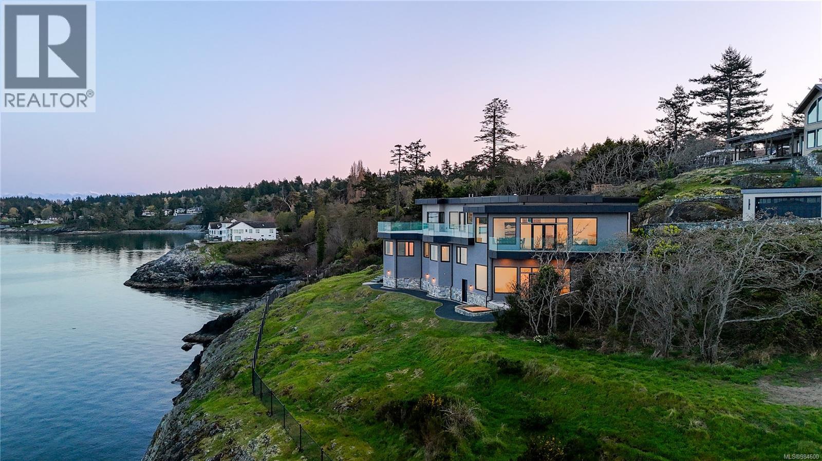 4351 Gordon Head Rd, Saanich, British Columbia
