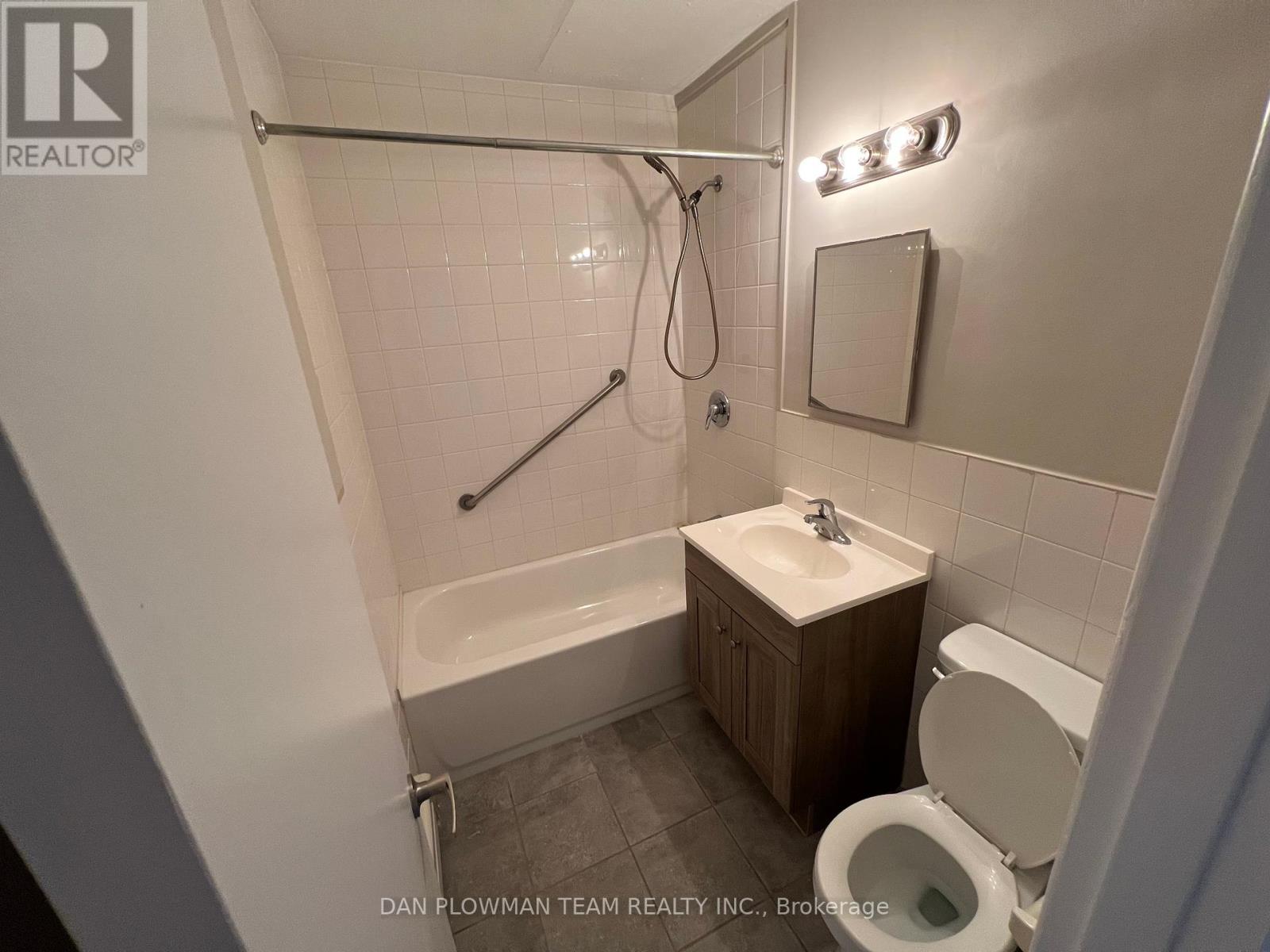 B04 - 170 Park Road S, Oshawa, Ontario  L1J 4H2 - Photo 11 - E12345275