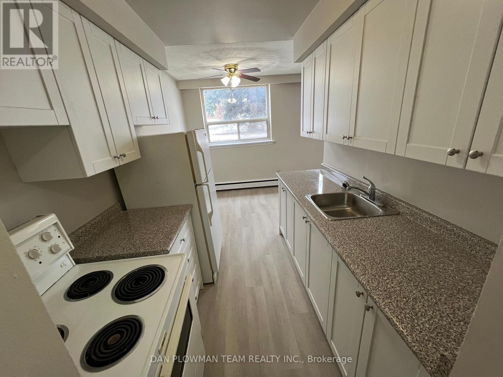 B04 - 170 Park Road S, Oshawa, Ontario  L1J 4H2 - Photo 4 - E12345275
