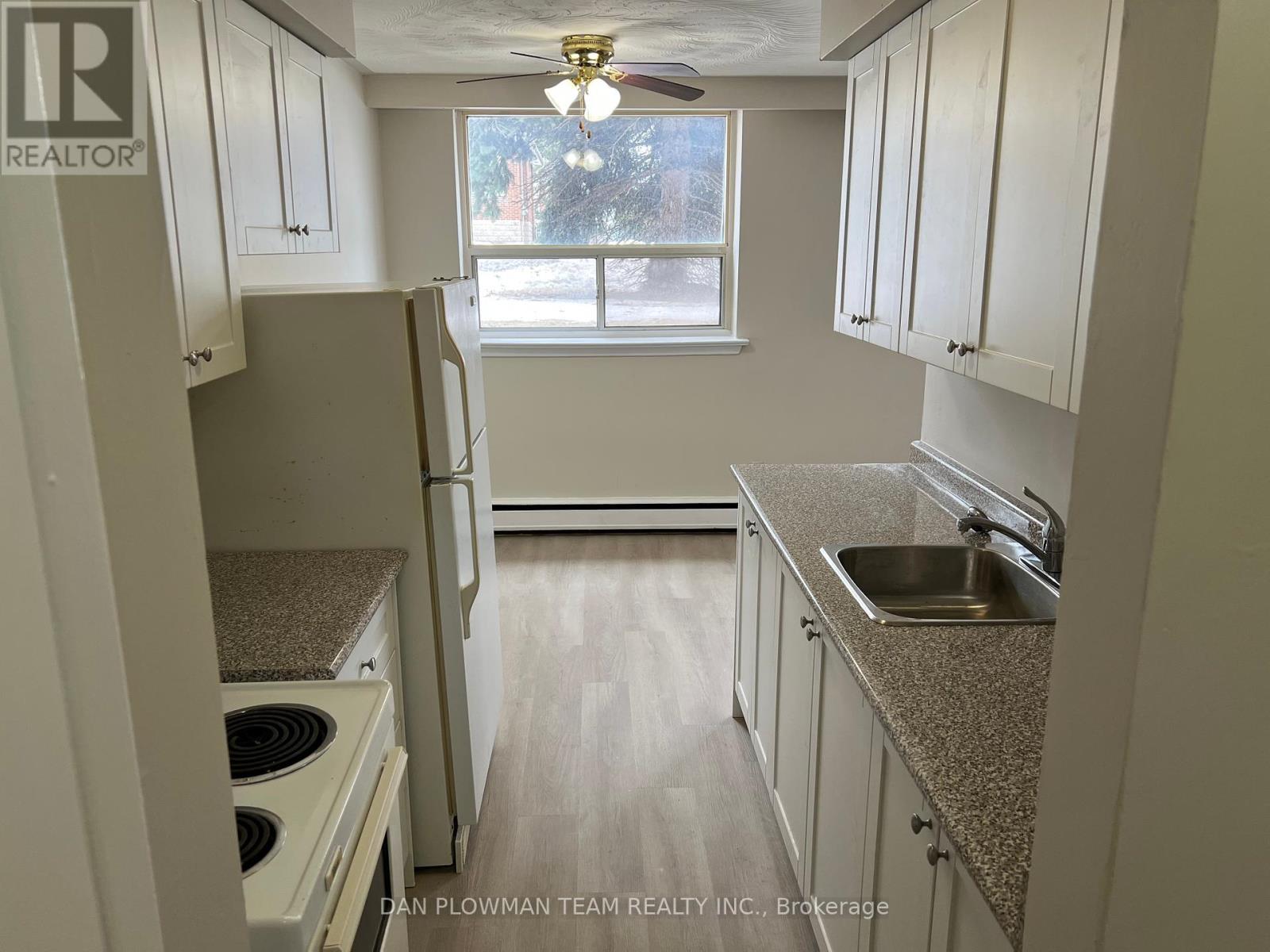 B04 - 170 Park Road S, Oshawa, Ontario  L1J 4H2 - Photo 5 - E12345275