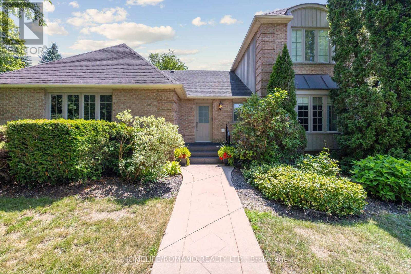 12 Hedgerow Lane, Vaughan, Ontario  L0J 1C0 - Photo 6 - N12340024