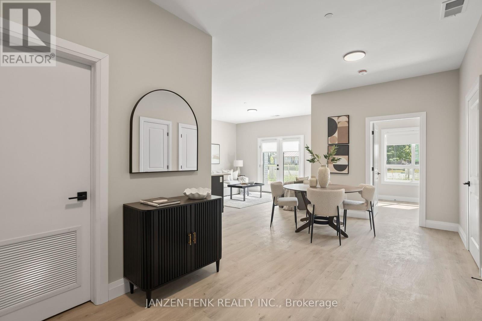 105 - 33318 Richmond Street, Lucan Biddulph, Ontario  N0M 2J0 - Photo 2 - X12279538