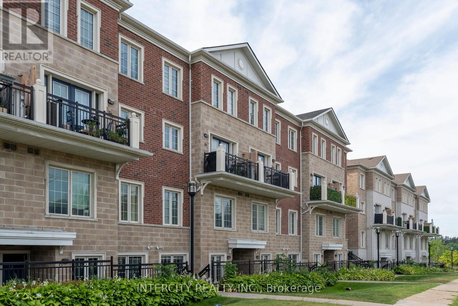 Property at E-16 - 26 BRUCE STREET image 3