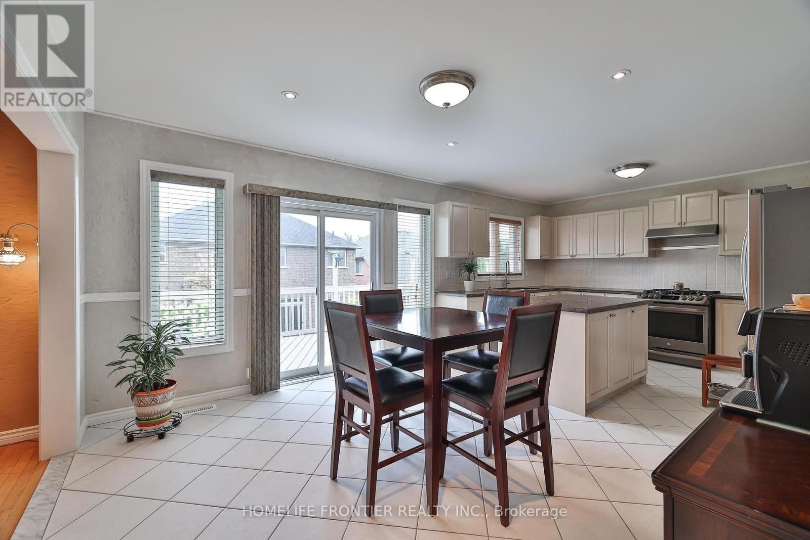 110 Red River Crescent, Newmarket (Woodland Hill), Ontario  L3X 2R1 - Photo 11 - N12345203