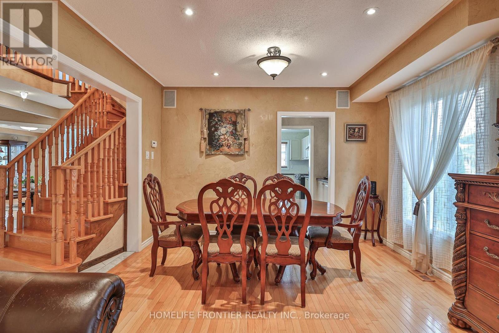 110 Red River Crescent, Newmarket (Woodland Hill), Ontario  L3X 2R1 - Photo 15 - N12345203