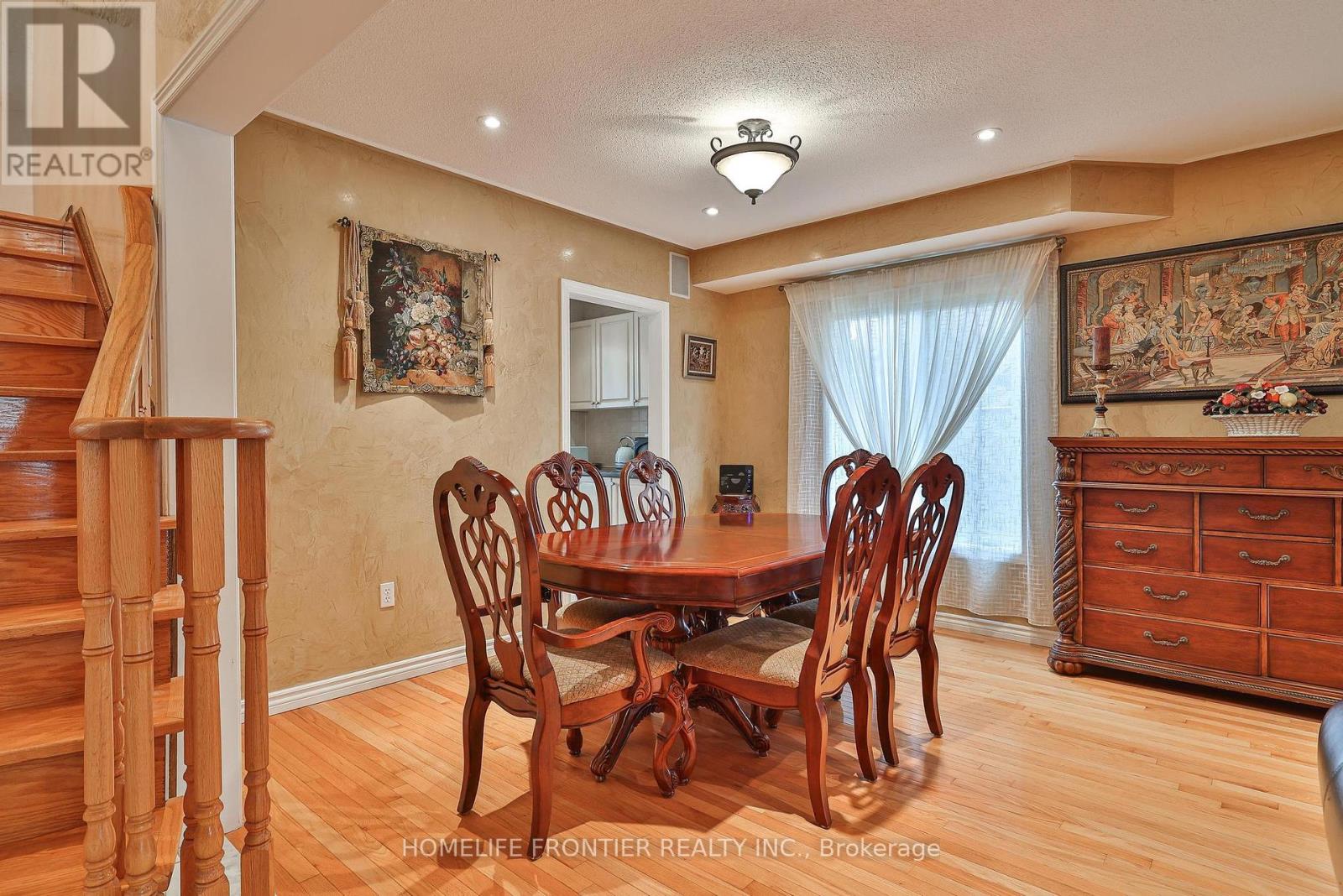 110 Red River Crescent, Newmarket (Woodland Hill), Ontario  L3X 2R1 - Photo 16 - N12345203