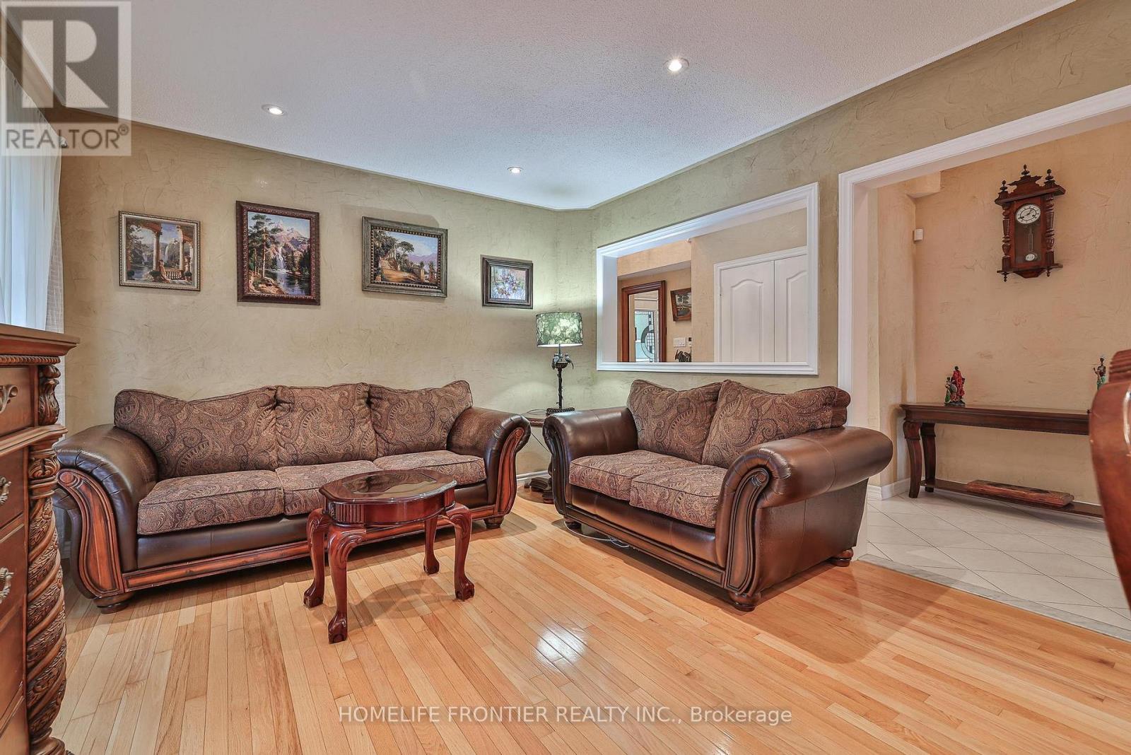 110 Red River Crescent, Newmarket (Woodland Hill), Ontario  L3X 2R1 - Photo 17 - N12345203
