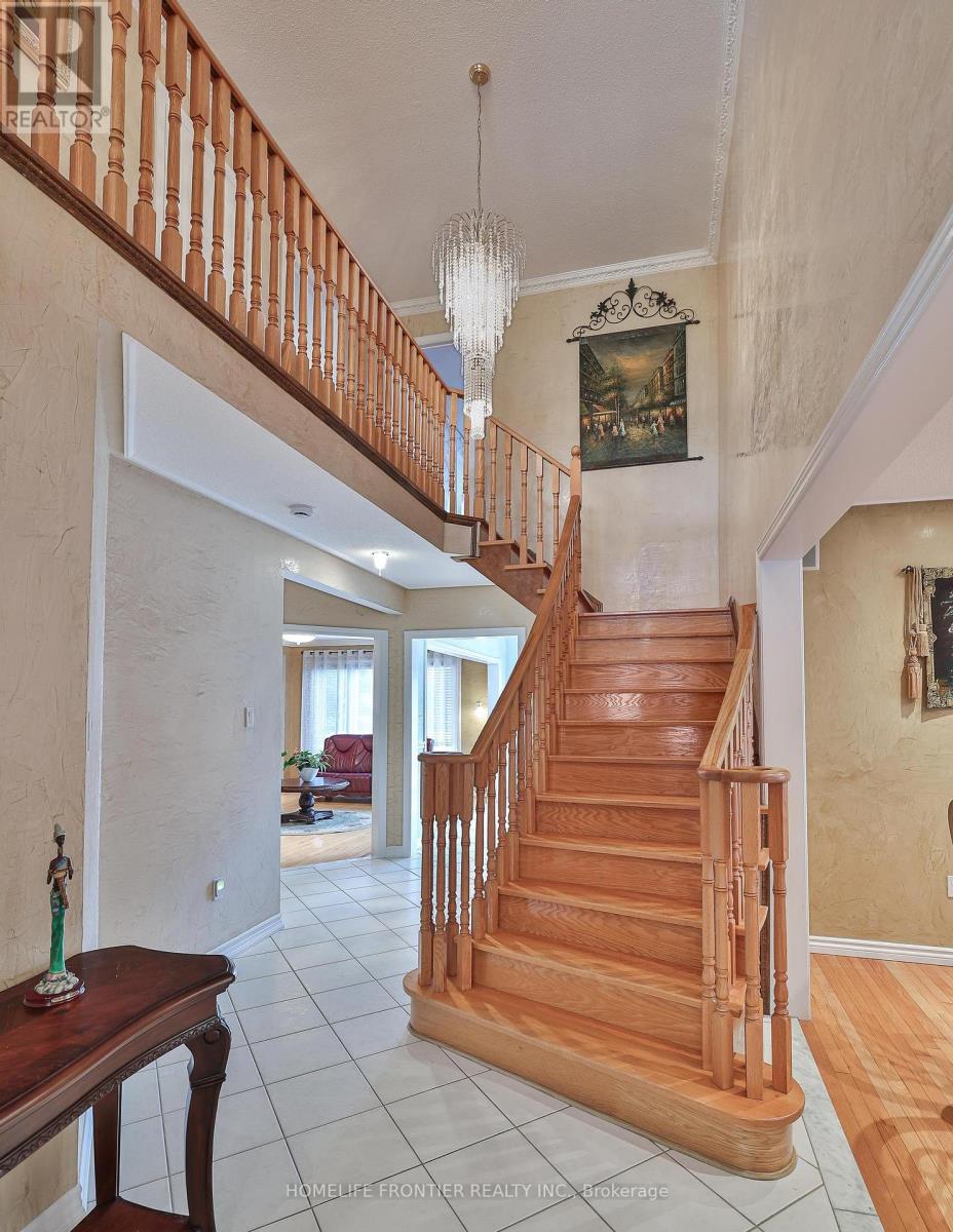 110 Red River Crescent, Newmarket (Woodland Hill), Ontario  L3X 2R1 - Photo 18 - N12345203