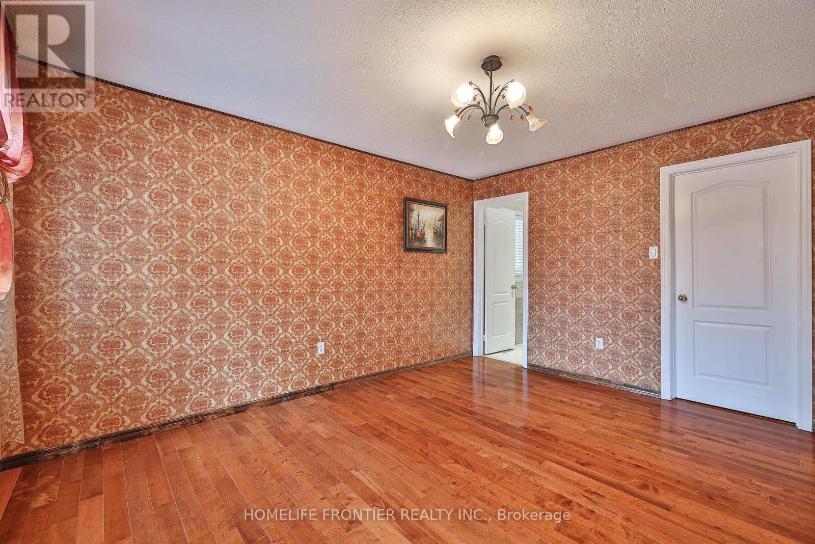 110 Red River Crescent, Newmarket (Woodland Hill), Ontario  L3X 2R1 - Photo 22 - N12345203