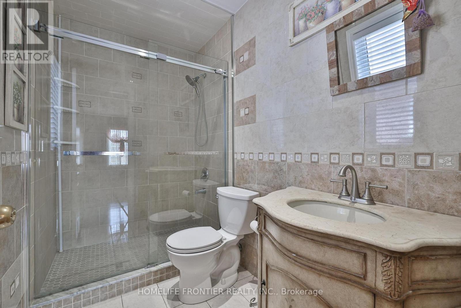 110 Red River Crescent, Newmarket (Woodland Hill), Ontario  L3X 2R1 - Photo 24 - N12345203