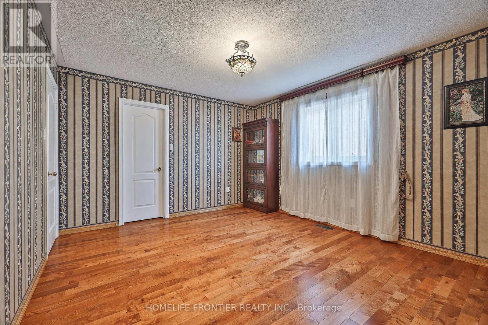 110 Red River Crescent, Newmarket (Woodland Hill), Ontario  L3X 2R1 - Photo 25 - N12345203