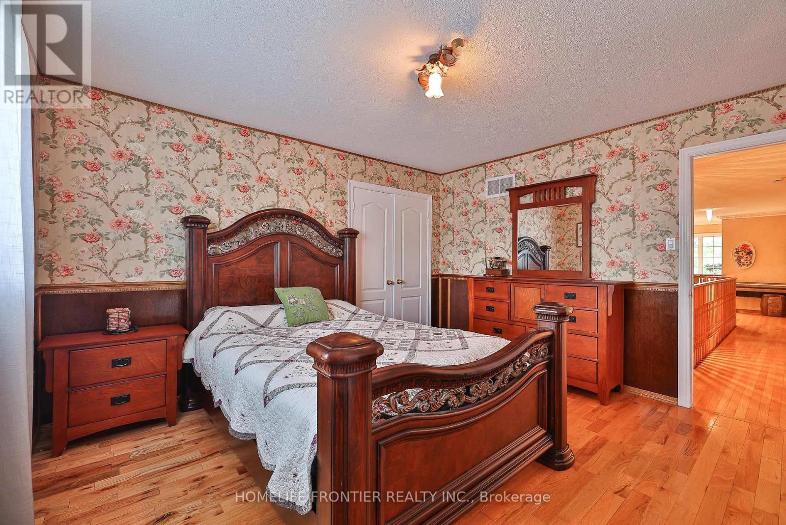 110 Red River Crescent, Newmarket (Woodland Hill), Ontario  L3X 2R1 - Photo 28 - N12345203
