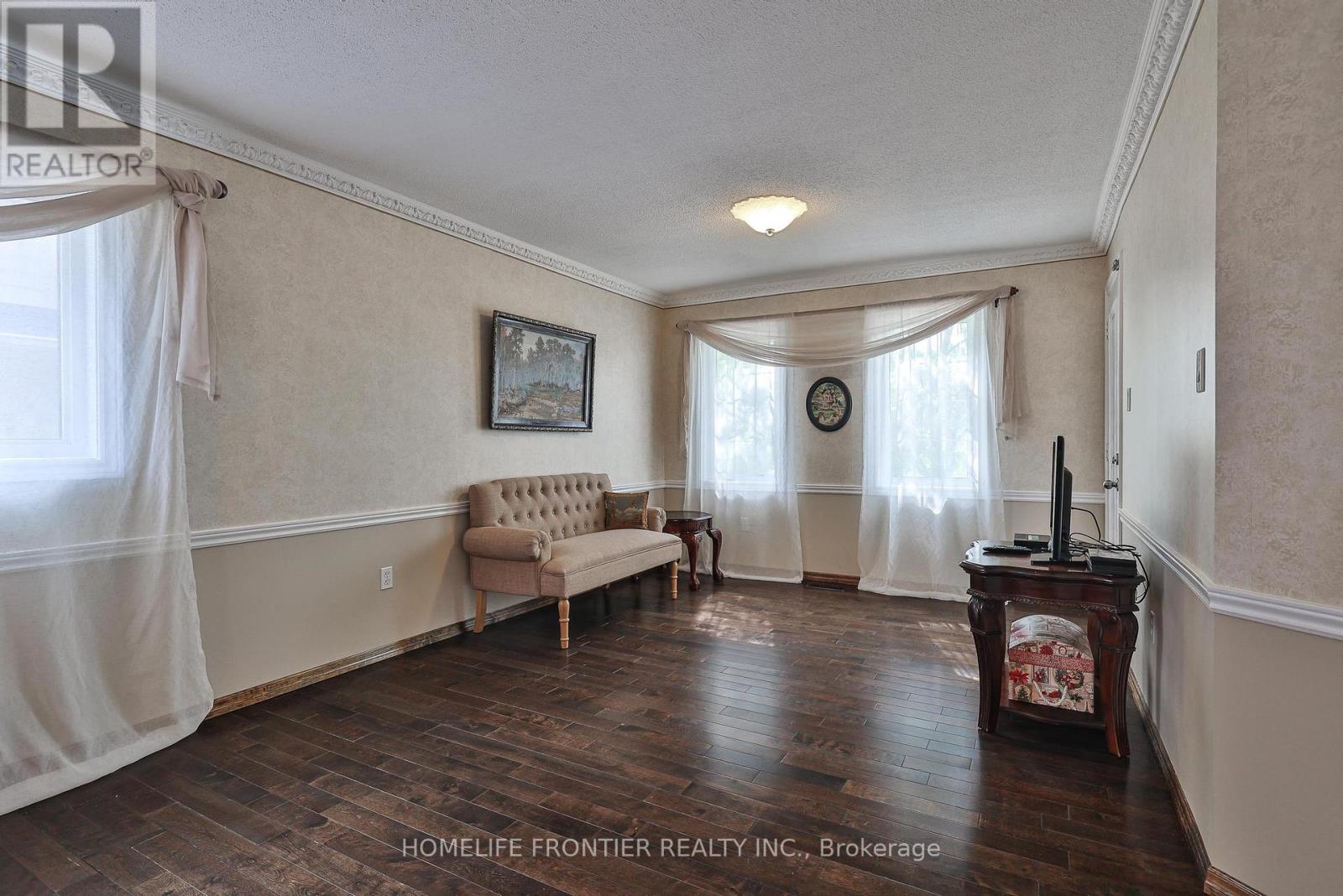 110 Red River Crescent, Newmarket (Woodland Hill), Ontario  L3X 2R1 - Photo 35 - N12345203