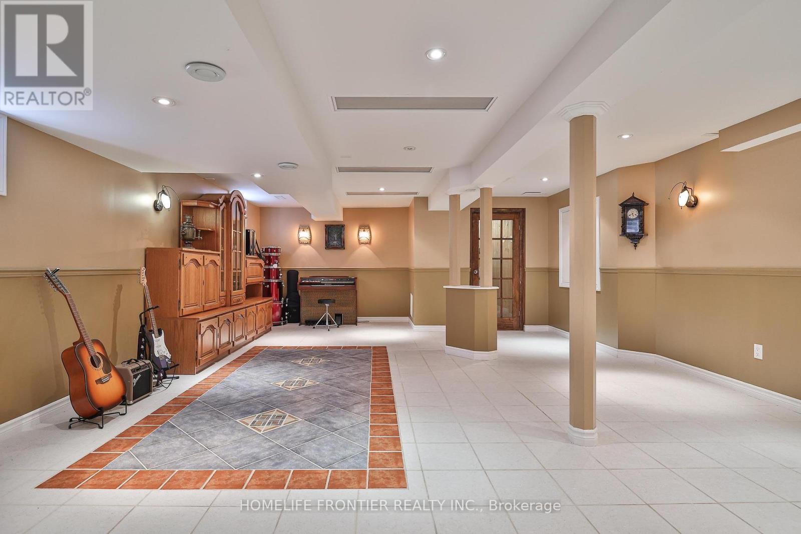 110 Red River Crescent, Newmarket (Woodland Hill), Ontario  L3X 2R1 - Photo 38 - N12345203