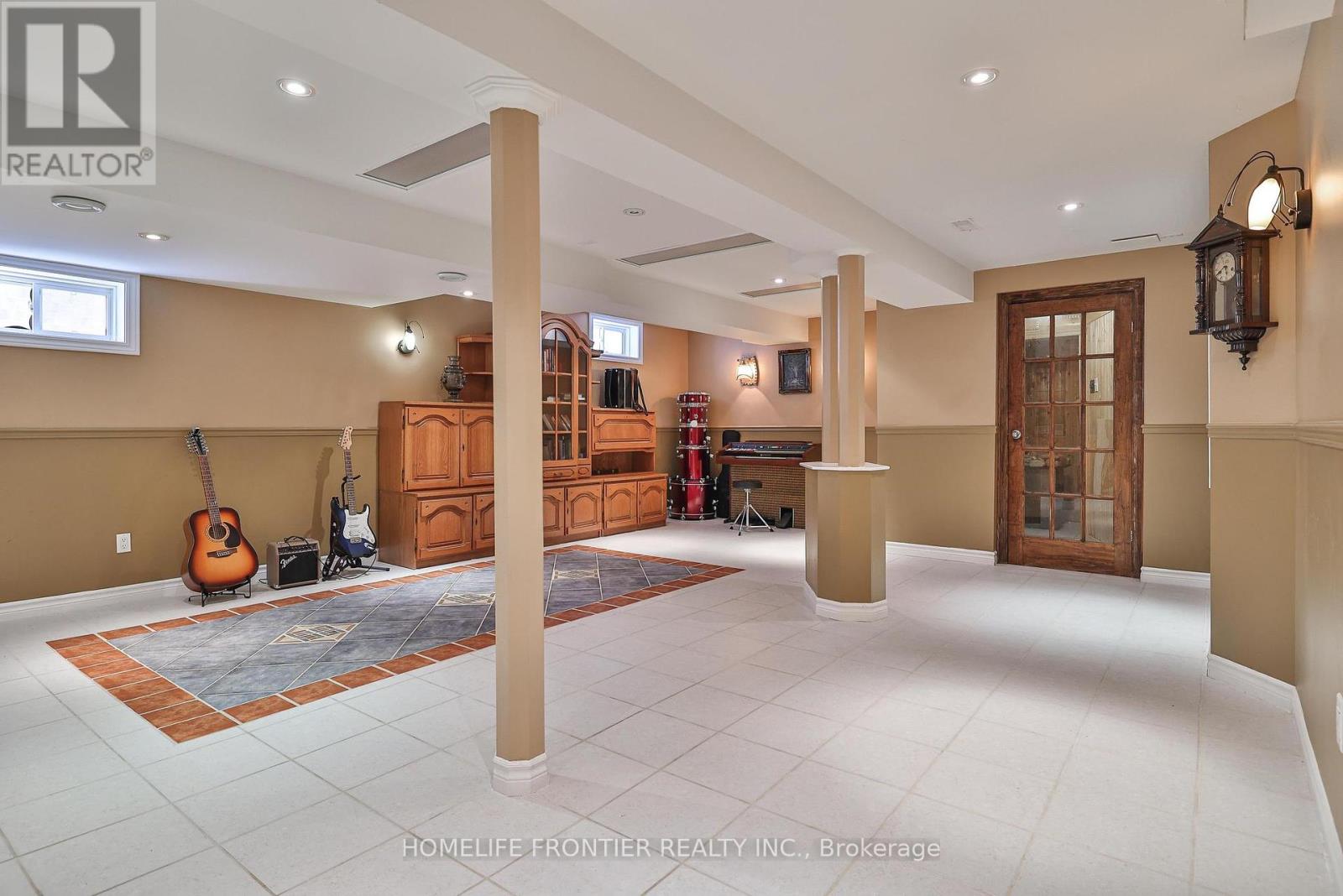 110 Red River Crescent, Newmarket (Woodland Hill), Ontario  L3X 2R1 - Photo 39 - N12345203
