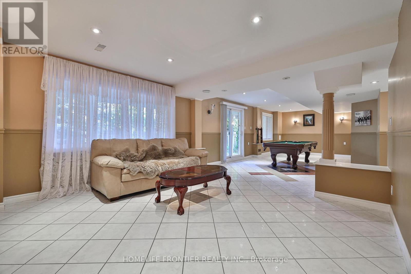 110 Red River Crescent, Newmarket (Woodland Hill), Ontario  L3X 2R1 - Photo 43 - N12345203