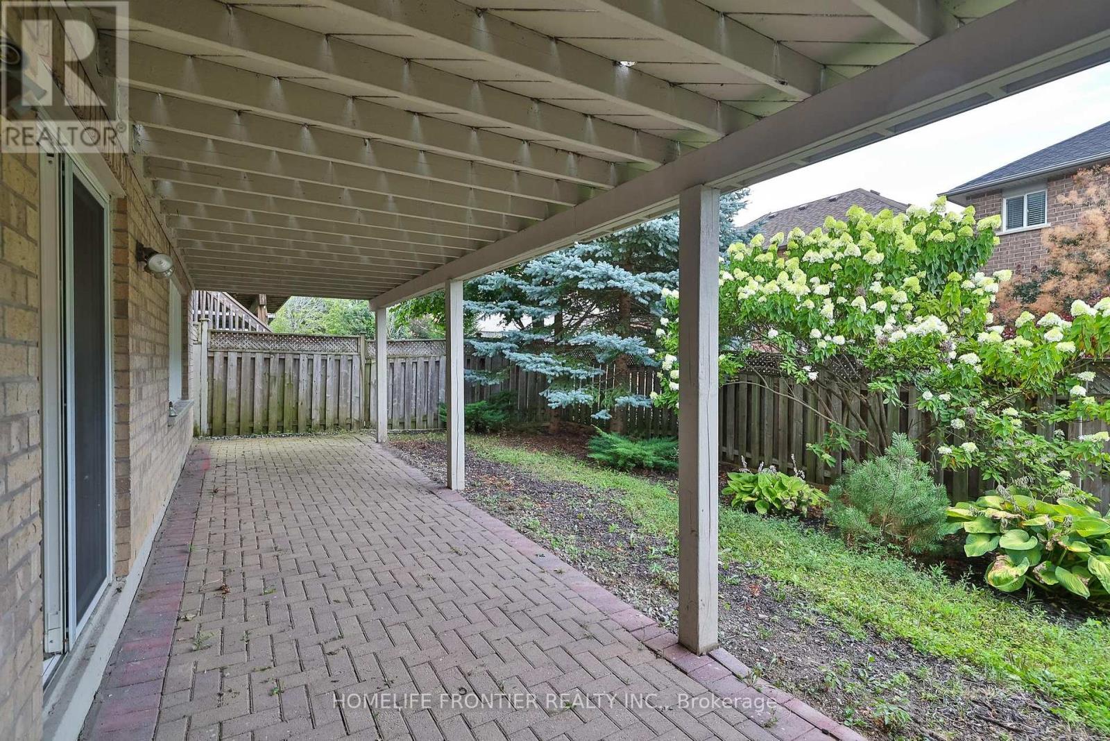 110 Red River Crescent, Newmarket (Woodland Hill), Ontario  L3X 2R1 - Photo 48 - N12345203