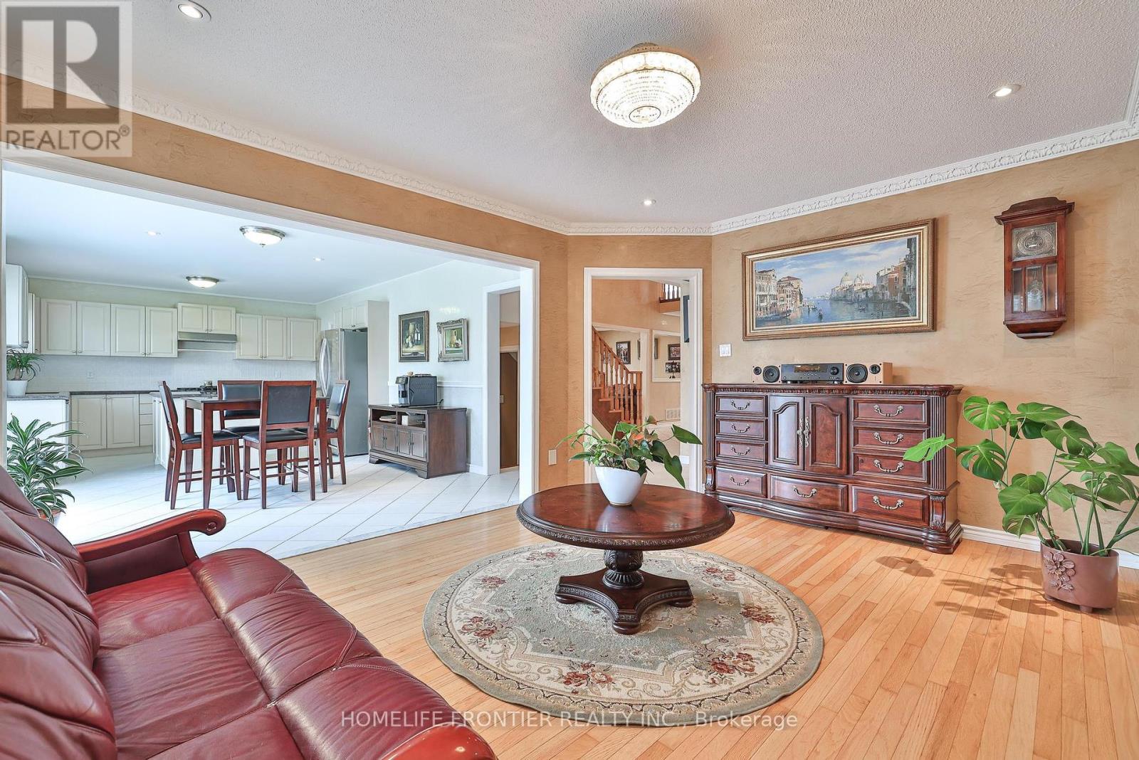 110 Red River Crescent, Newmarket (Woodland Hill), Ontario  L3X 2R1 - Photo 9 - N12345203