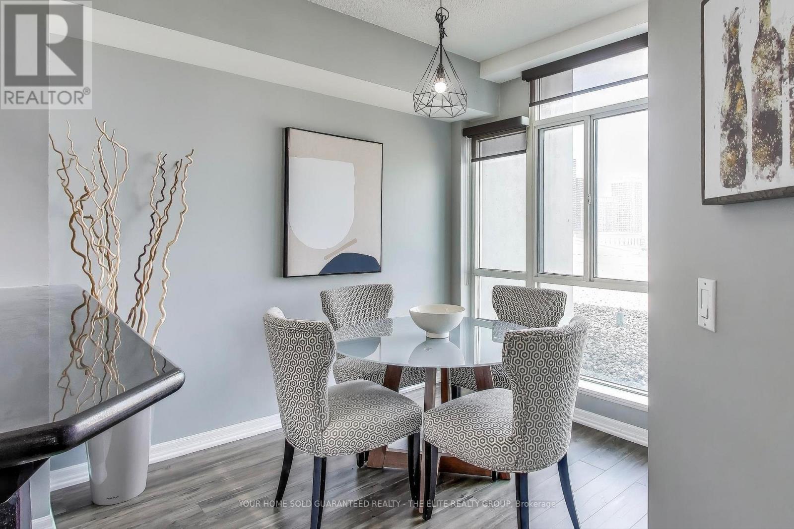 1107 - 220 Burnhamthorpe Road W, Mississauga (City Centre), Ontario  L5B 3Y5 - Photo 10 - W12345188