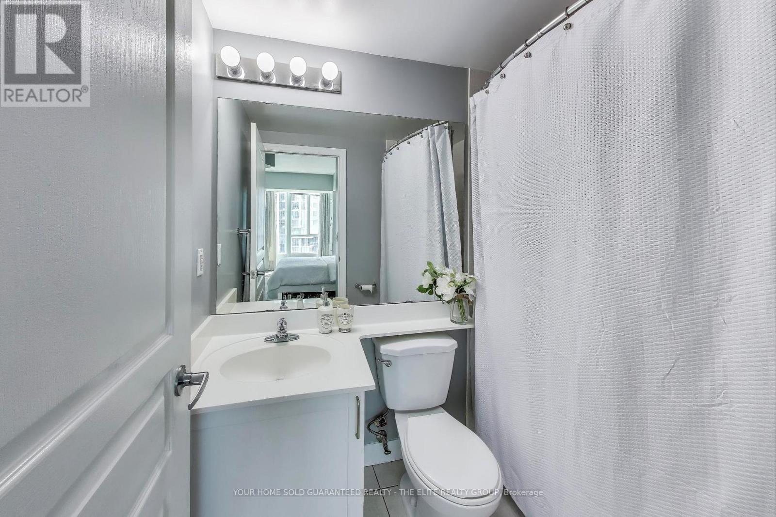 1107 - 220 Burnhamthorpe Road W, Mississauga (City Centre), Ontario  L5B 3Y5 - Photo 15 - W12345188