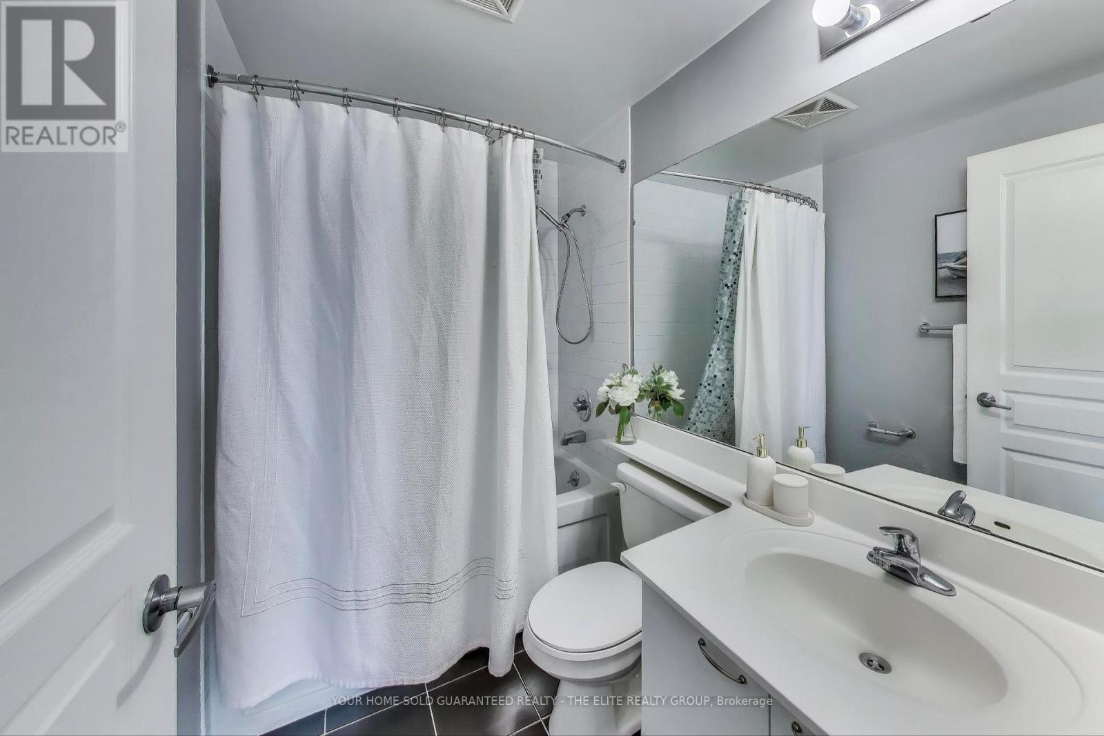 1107 - 220 Burnhamthorpe Road W, Mississauga (City Centre), Ontario  L5B 3Y5 - Photo 18 - W12345188