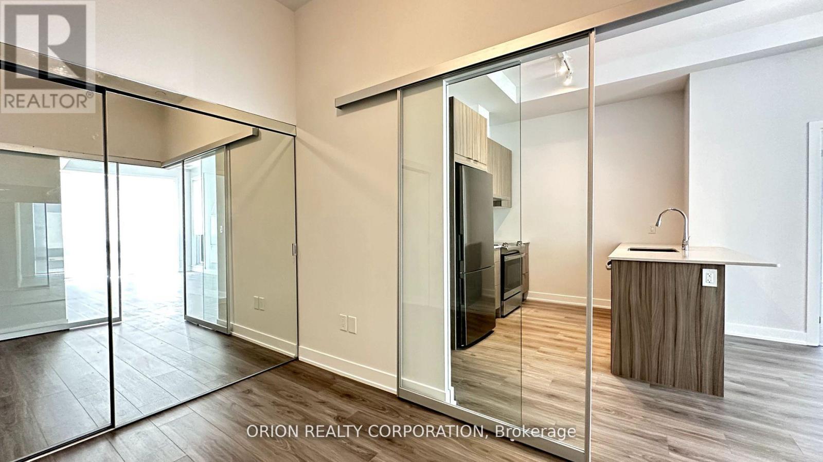 510 - 430 Square One Drive, Mississauga (Creditview), Ontario  L5B 0L6 - Photo 21 - W12345197