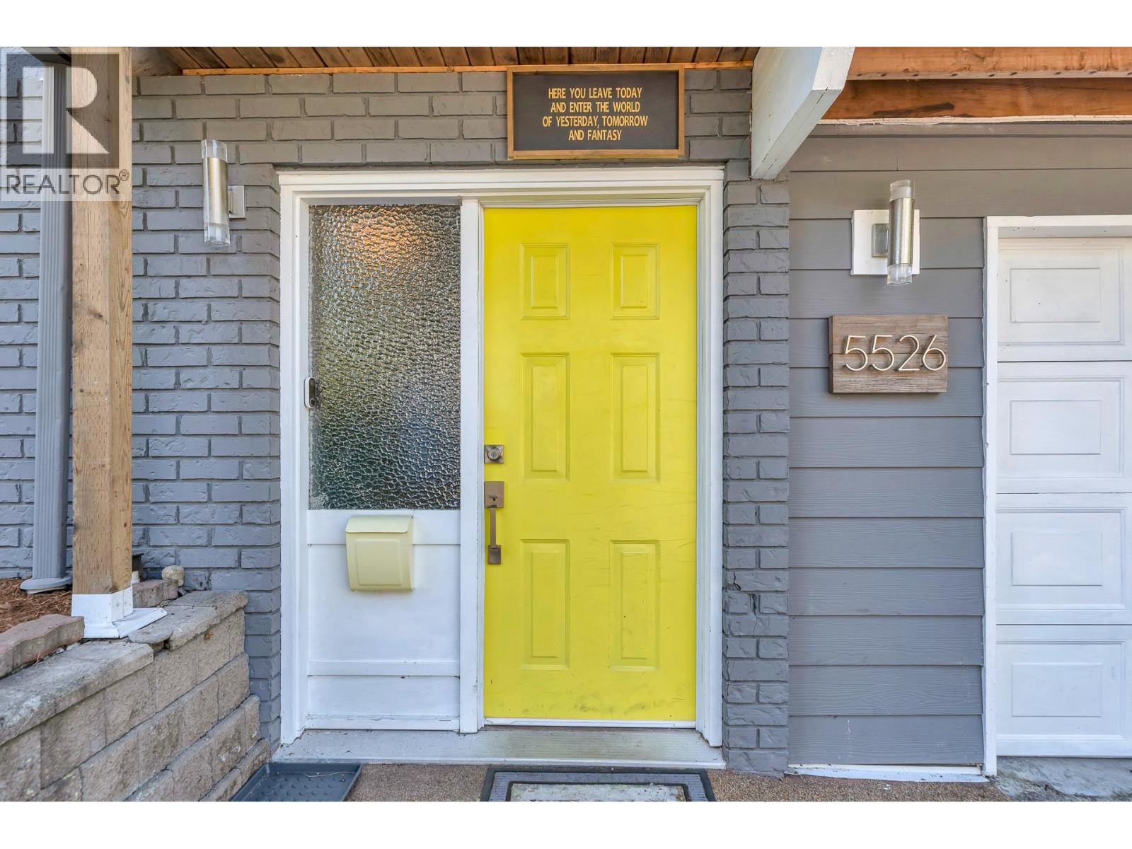 Property at 5526 6A AVENUE image 2