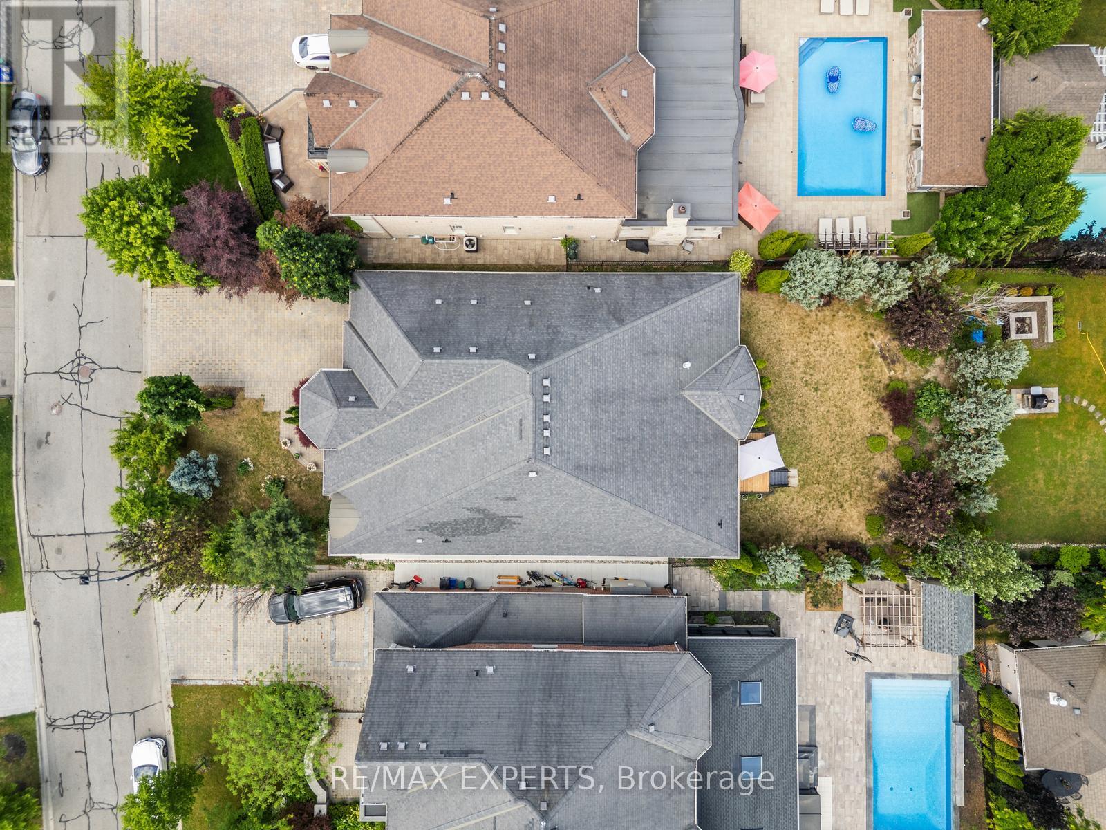 Property at 21 RAINBOW'S END image 2