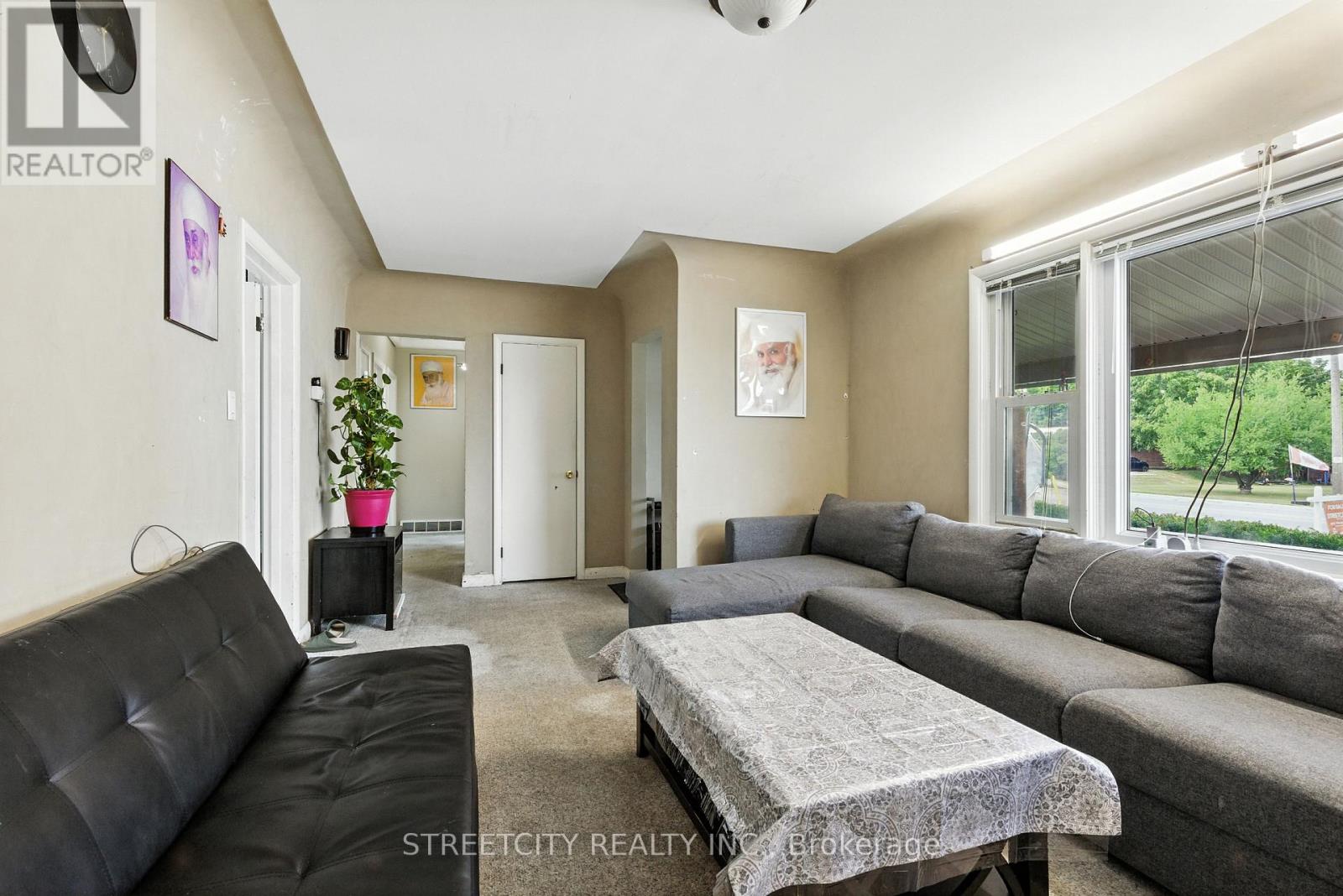 Property at 2257 TRAFALGAR STREET image 4
