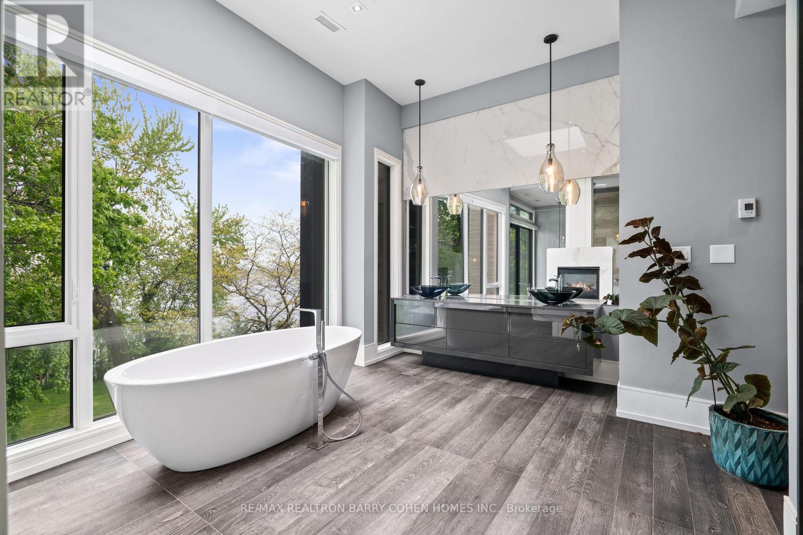 67 Lake Promenade, Toronto, Ontario  M8W 1A2 - Photo 33 - W12192096