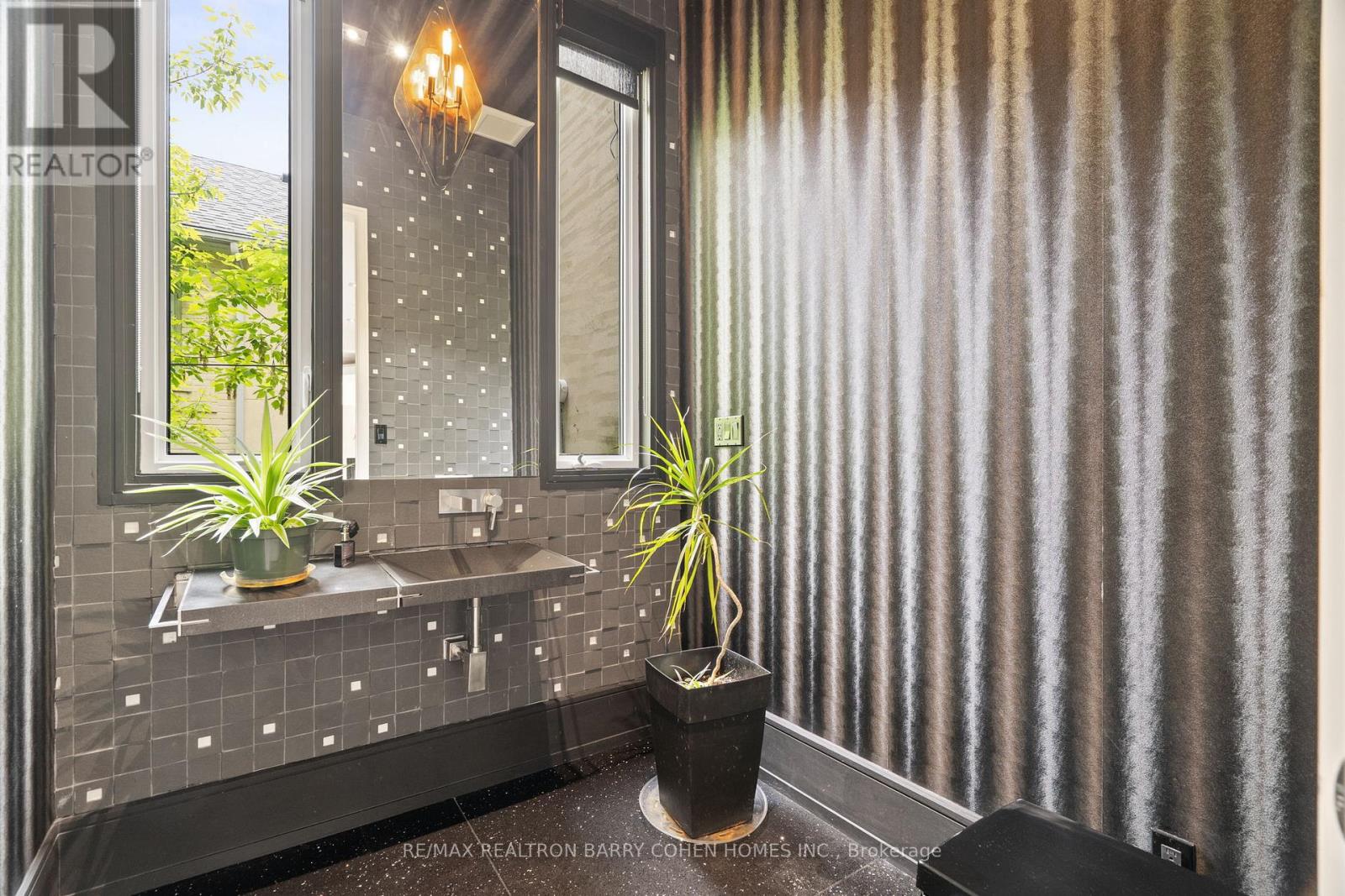 67 Lake Promenade, Toronto, Ontario  M8W 1A2 - Photo 24 - W12192096