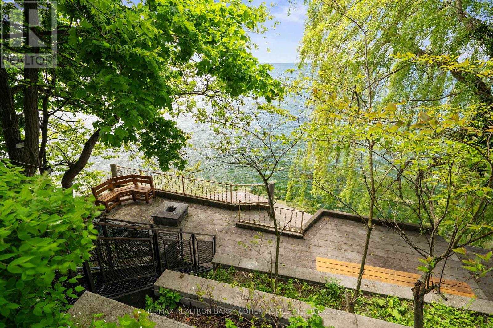 67 LAKE PROMENADE, Toronto, Ontario