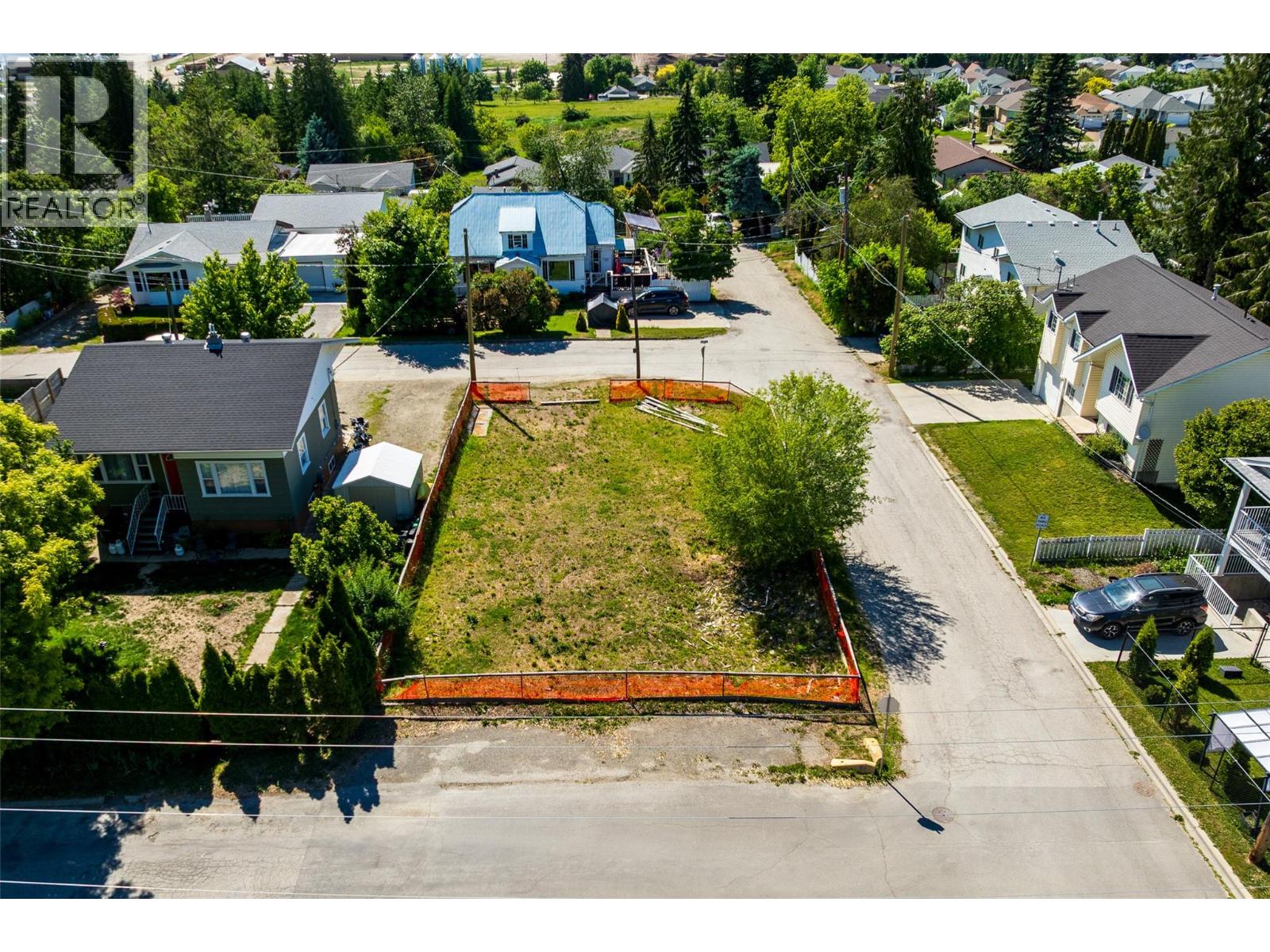 520 8th Avenue S, Creston, British Columbia  V0B 1G3 - Photo 1 - 10359421