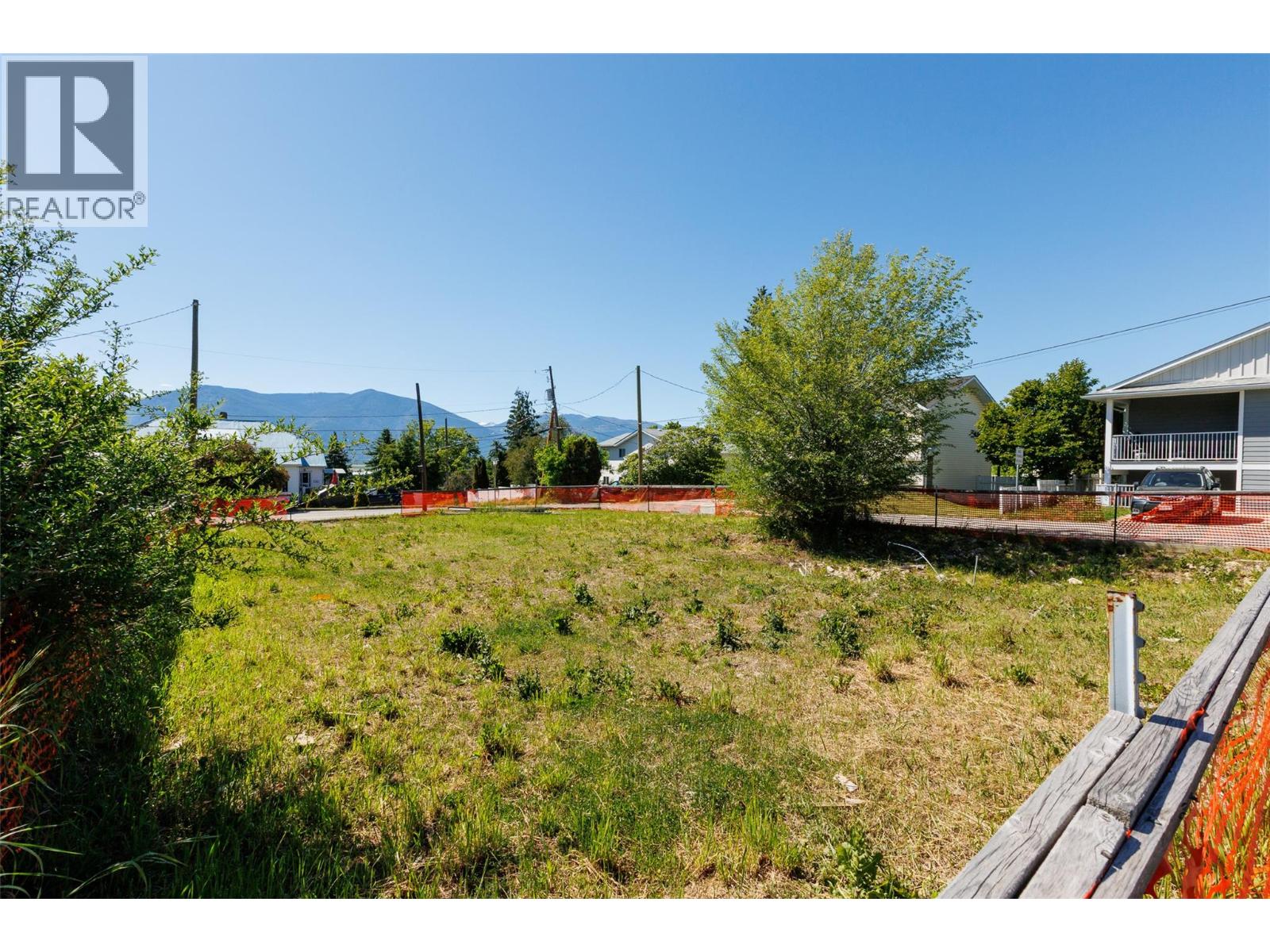 520 8th Avenue S, Creston, British Columbia  V0B 1G3 - Photo 2 - 10359421